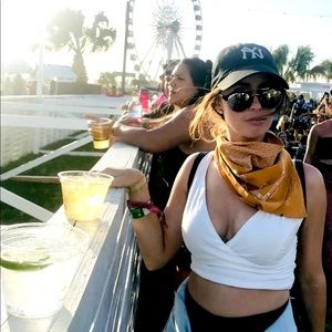 Black round mirrored lens sunglasses